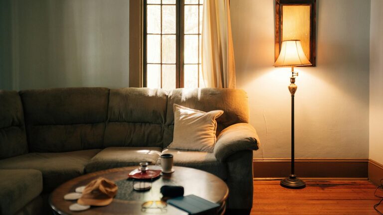 Tips for Creating a Cosy and Inviting Living Room Atmosphere at Home